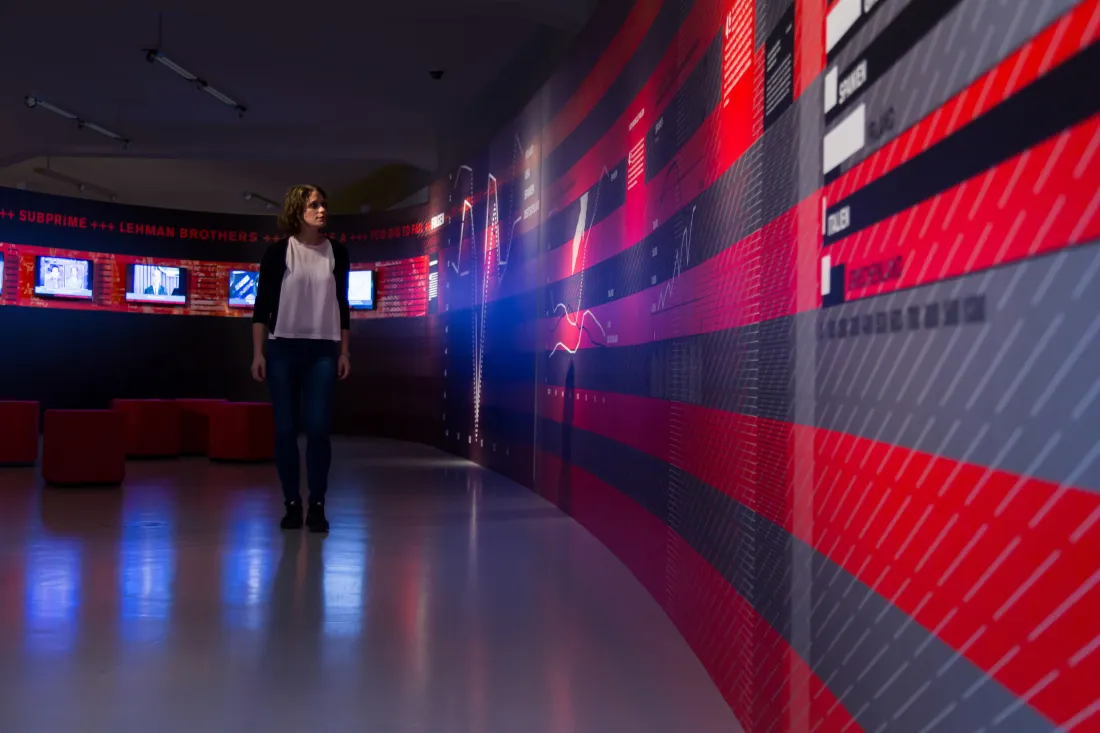 ausstellungsgrafik_smac_raum_besucherin2