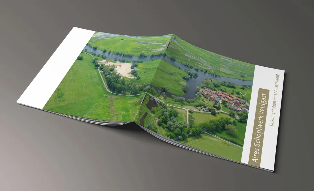 ausstellungsgrafik_schoepfwerk_broschuere(c)dagmarpuzberg