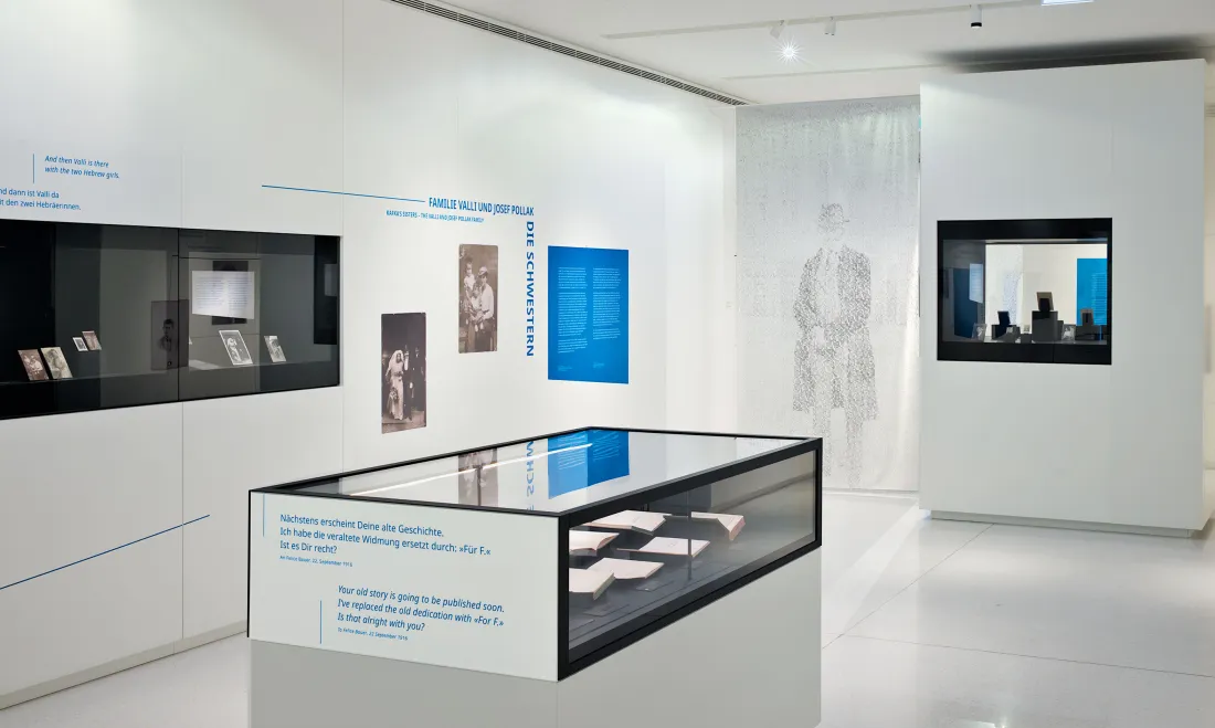 ausstellungsgrafik12_innen_stabi_fotoalbum_der_familie_kafka(c)dagmarpuzberg